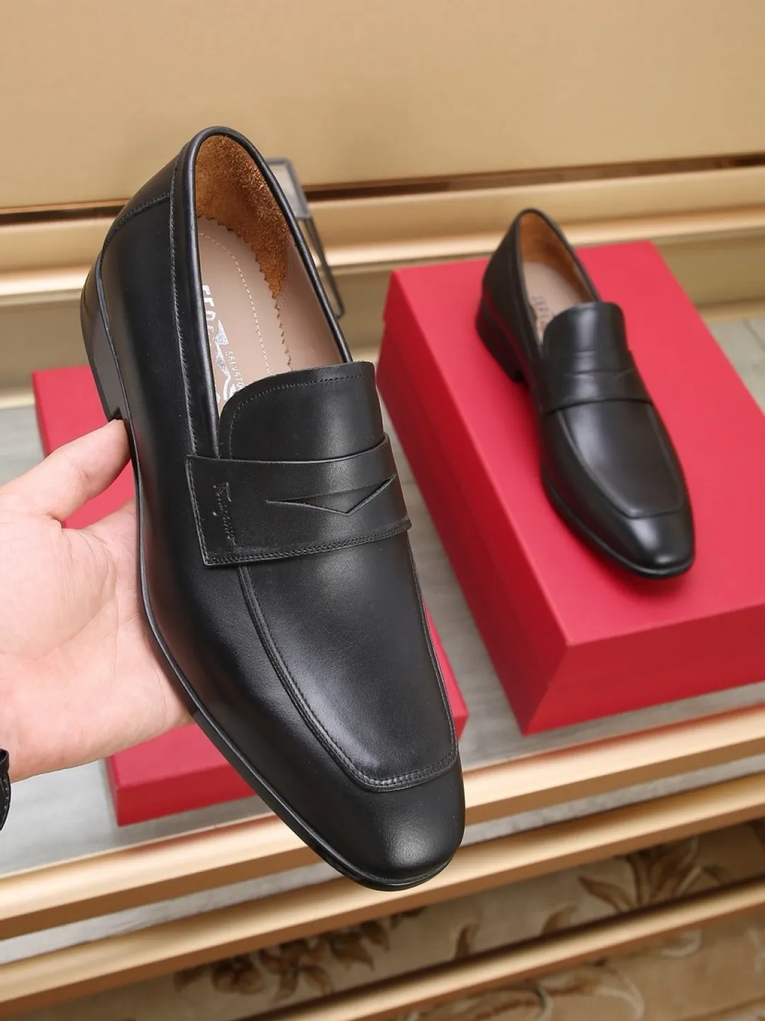 Factory P620💰🔥《Ferragamo》👏Latest•High-end top brand luxury~purchasing agent, top~quality. New fashionable business men's shoes🔜The uppers are made of original open-edge beaded cowhide➕cowhide·lining, with fine workmanship. The original stylish and soft combination wear-resistant and non-slip outsole is light and comfortable on the feet. The real thing looks better in real life. Size: 38/44